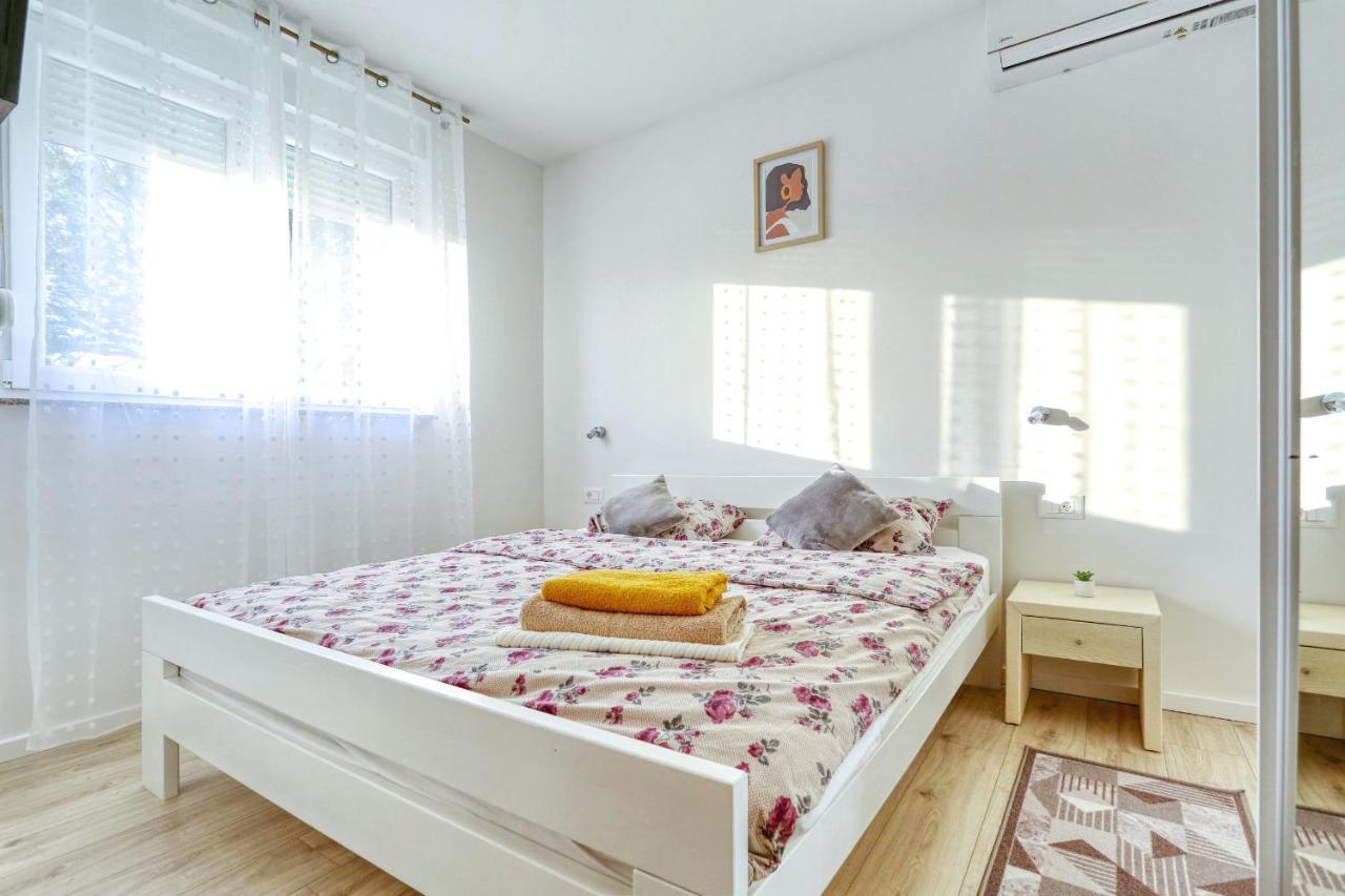 Holidayhouse Alirio With Heated Pool. Vrsi Exterior foto