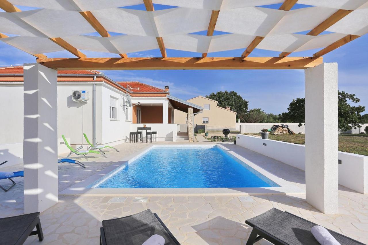 Holidayhouse Alirio With Heated Pool. Vrsi Exterior foto