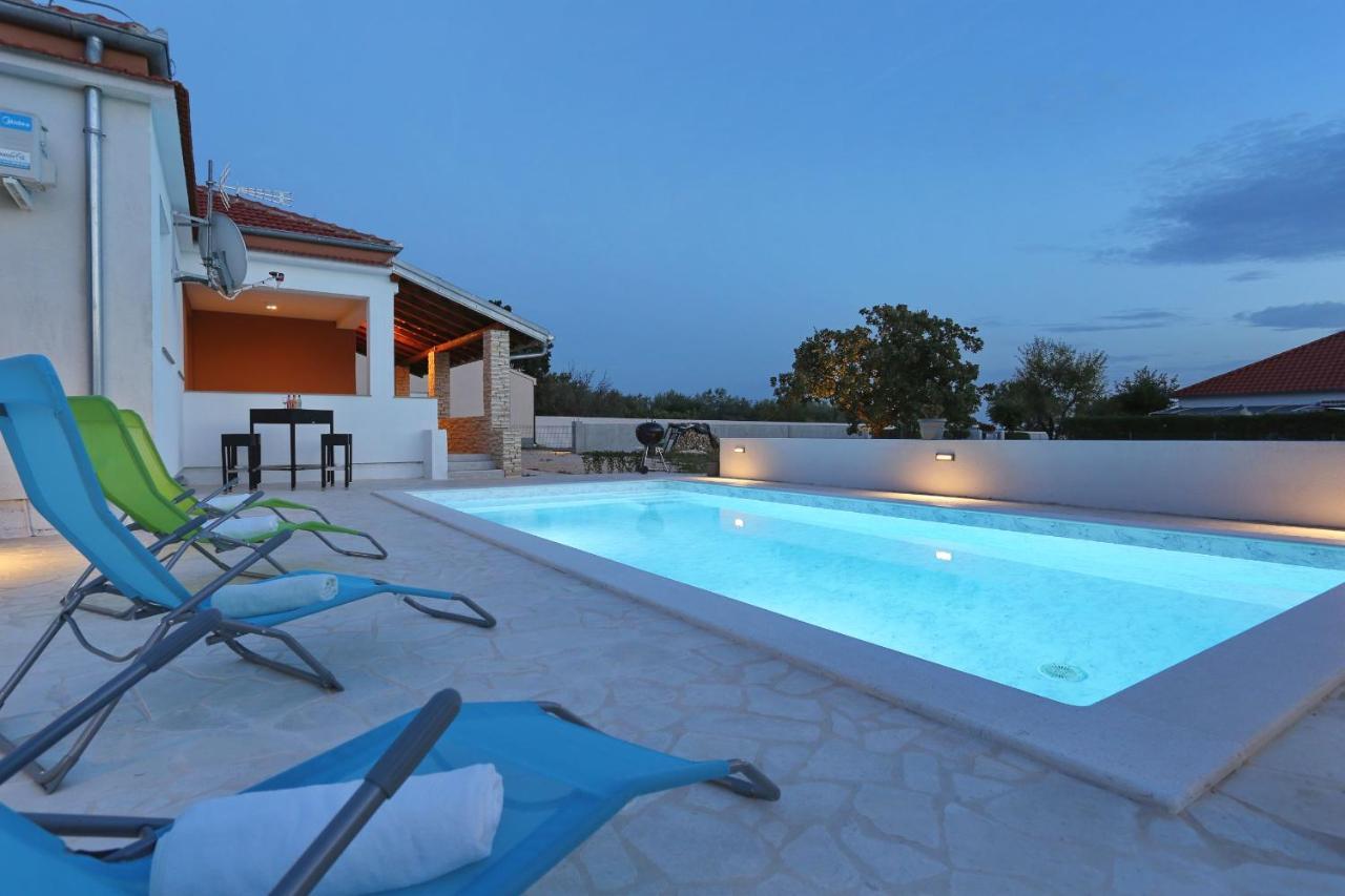 Holidayhouse Alirio With Heated Pool. Vrsi Exterior foto