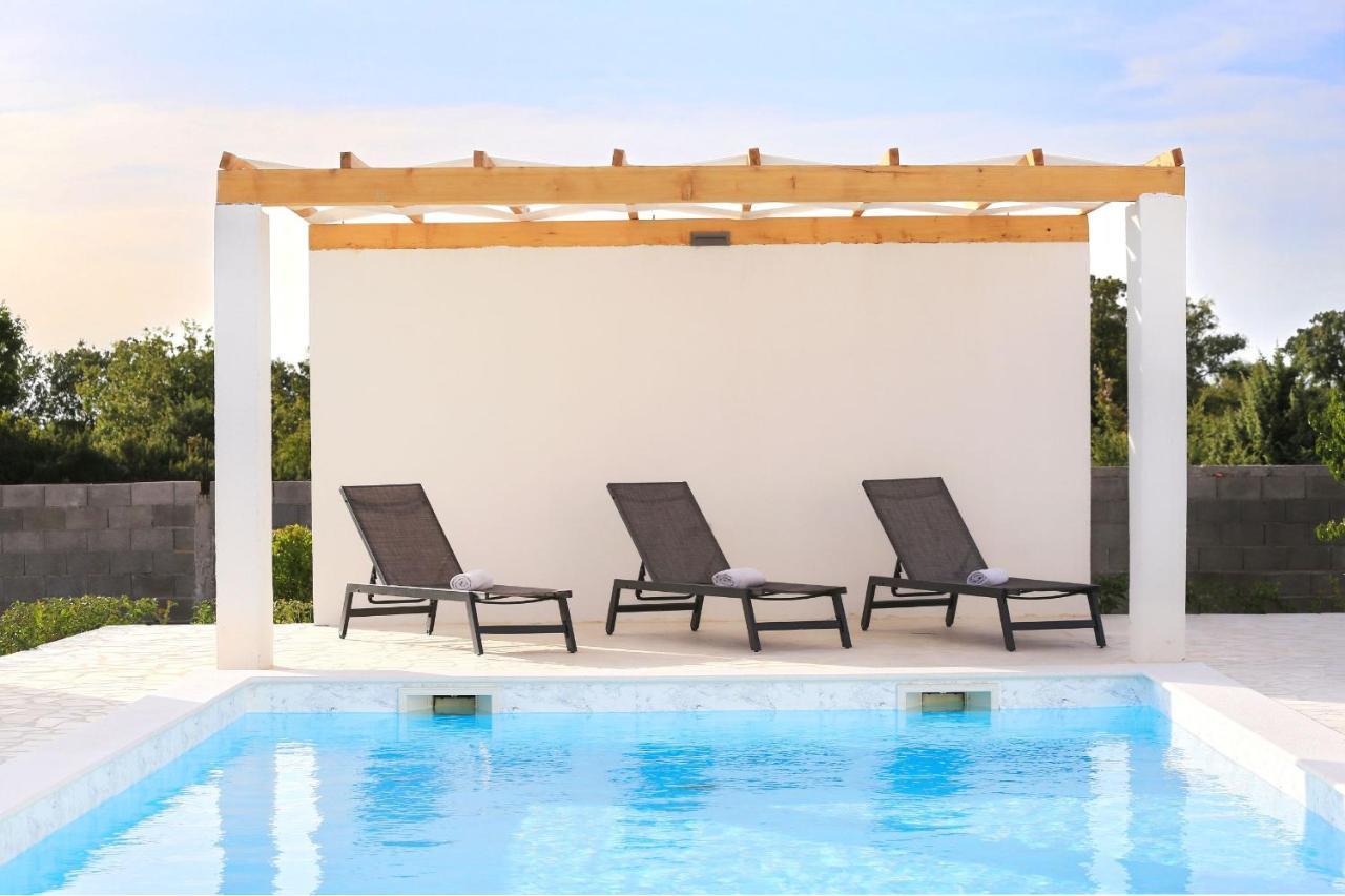 Holidayhouse Alirio With Heated Pool. Vrsi Exterior foto