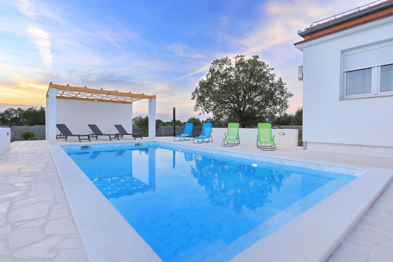Holidayhouse Alirio With Heated Pool. Vrsi Exterior foto