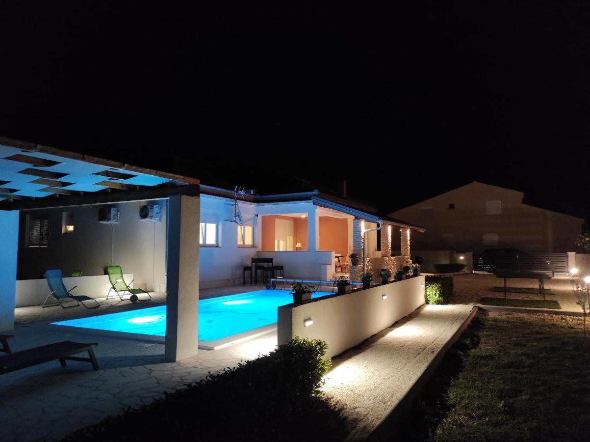 Holidayhouse Alirio With Heated Pool. Vrsi Exterior foto