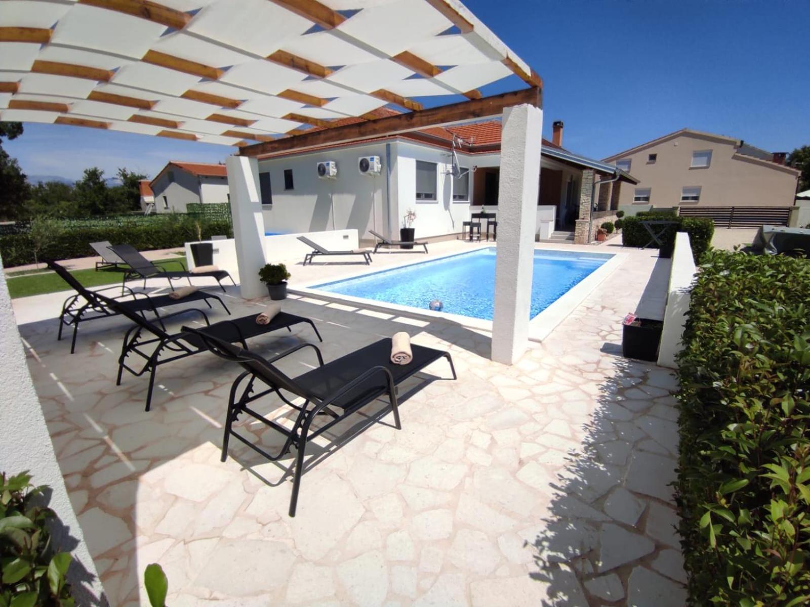 Holidayhouse Alirio With Heated Pool. Vrsi Exterior foto