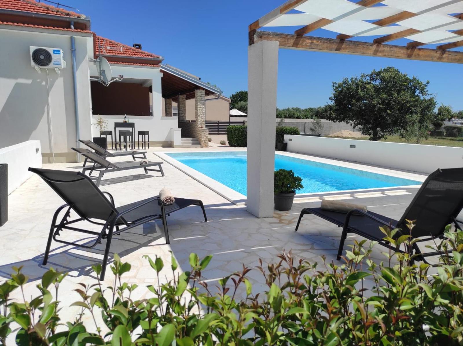 Holidayhouse Alirio With Heated Pool. Vrsi Exterior foto